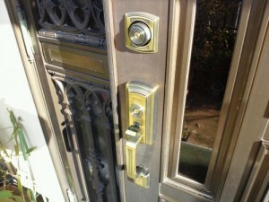 玄関扉の鍵交換・カギ取替え　装飾錠　加古川市の鍵屋の鍵