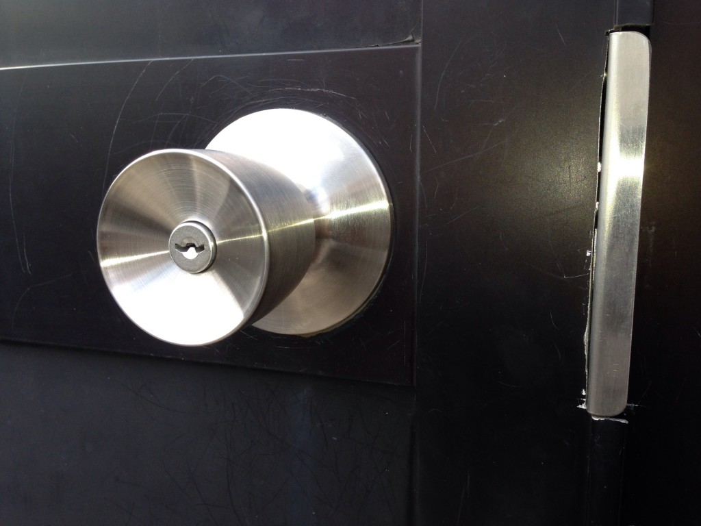 加古川市でドアノブの修理、玉座の交換　